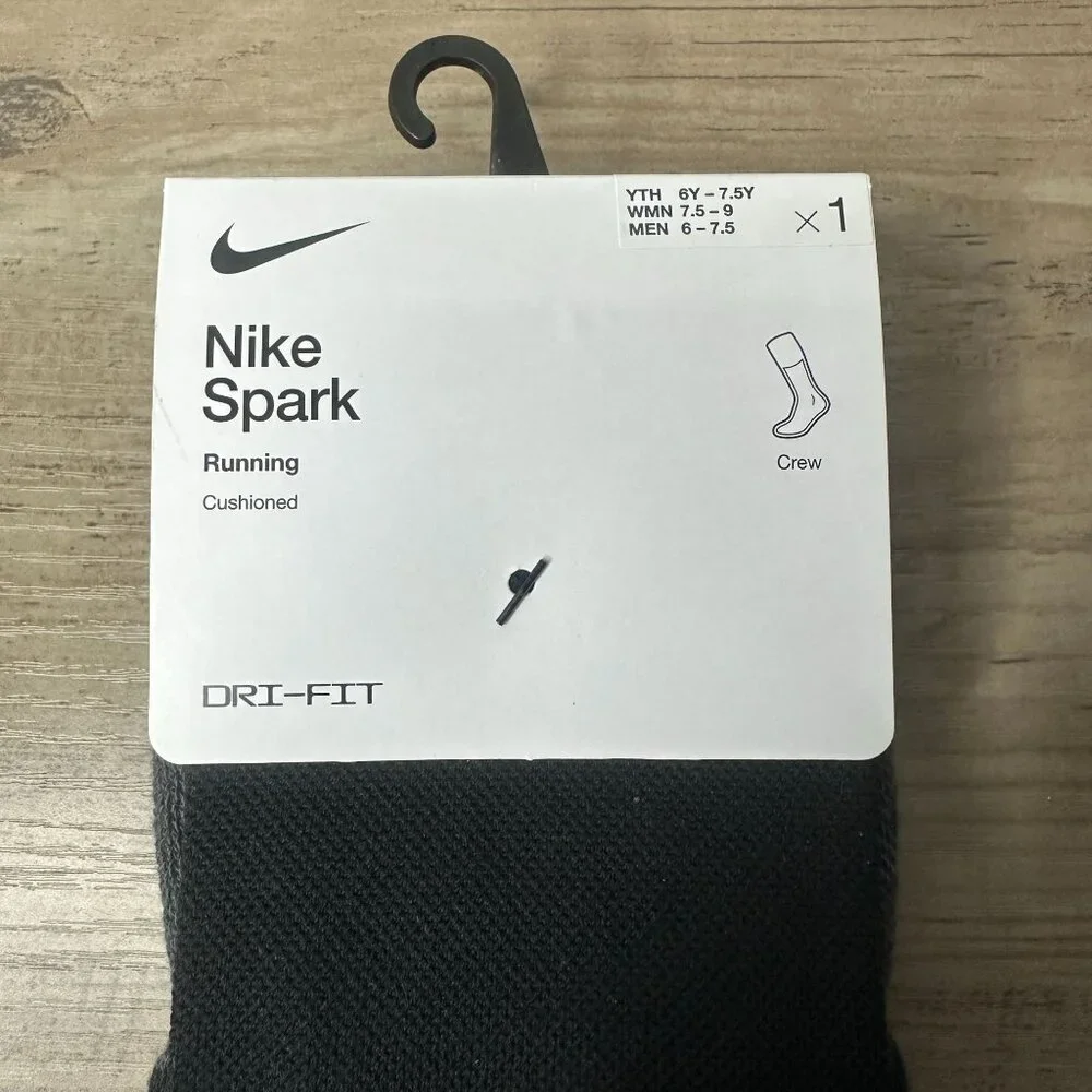 NWT Nike Dri-Fit Spark Unisex Cushioned Crew Running Socks Size Small (Black)